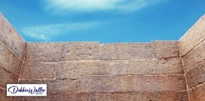 closed in walls to illustrate an article on claustrophobia