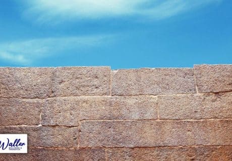 closed in walls to illustrate an article on claustrophobia