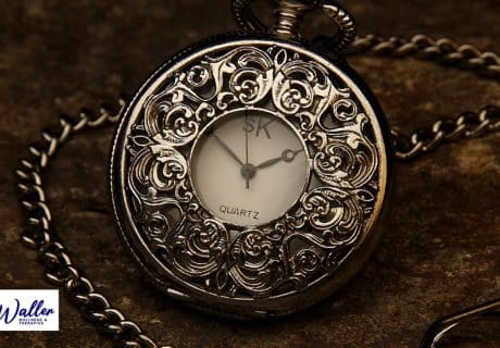 picture of a pocket watch to illustrate an article about hypnosis